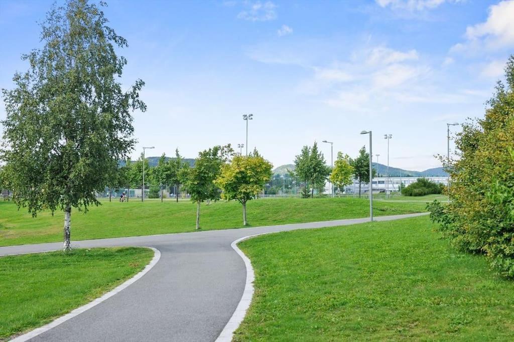 Scandpoint Apartment Fornebu Near Sea Front With Outdoor Walk! Stabekk Εξωτερικό φωτογραφία